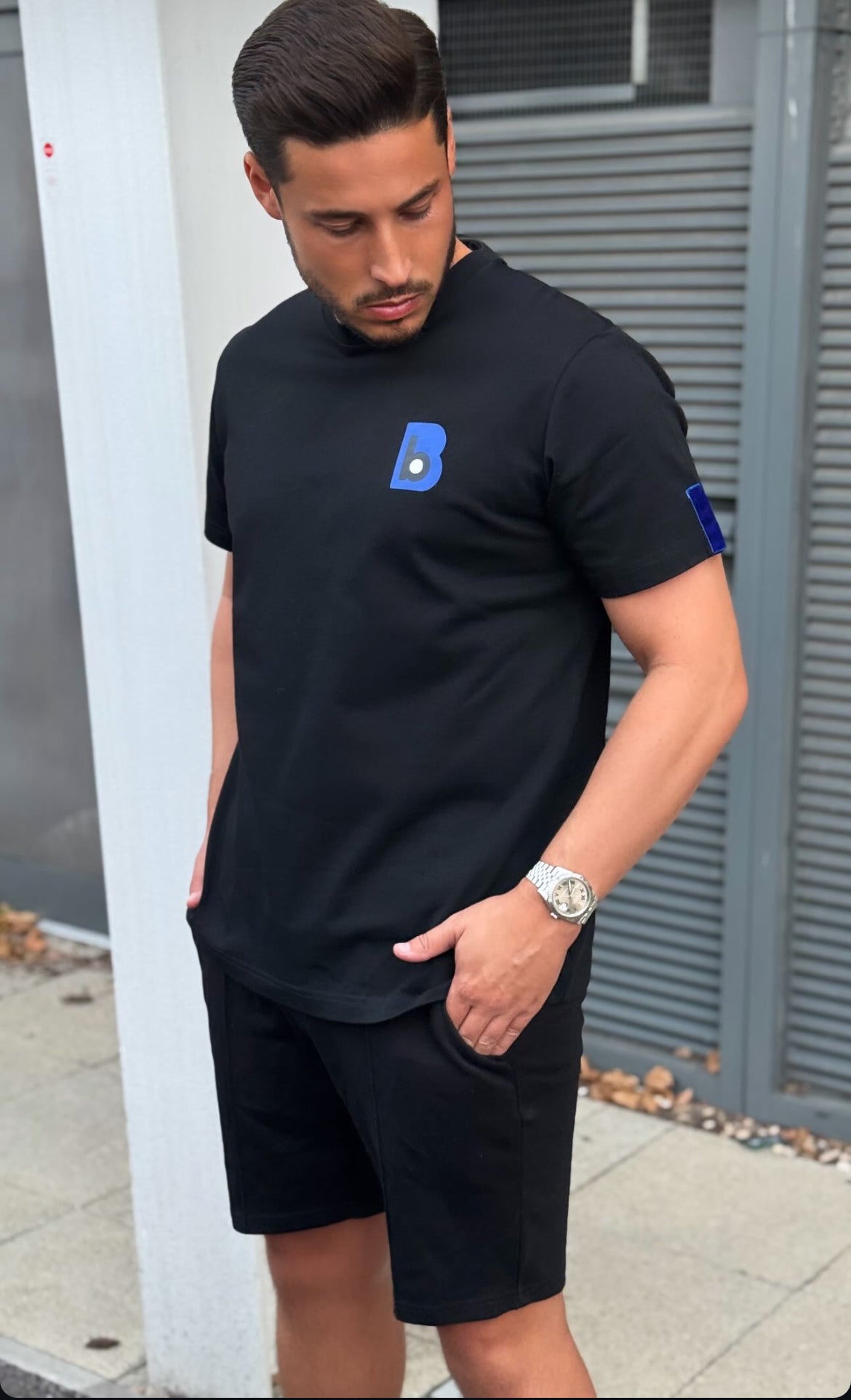 logo tee